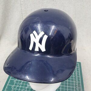 1970's Laich New York Yankees Plastic Souvenir Batting Helmet